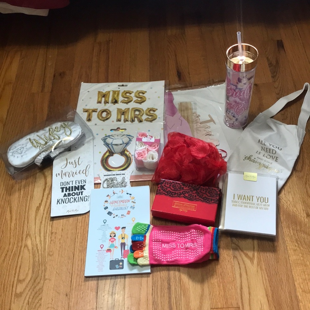 NWT Miss to Mrs Subscription items for BRIDES
